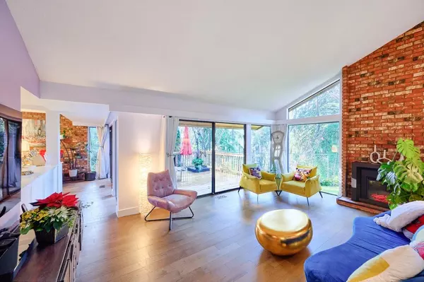 North Vancouver, BC V7R 4H4,2873 Capilano Road