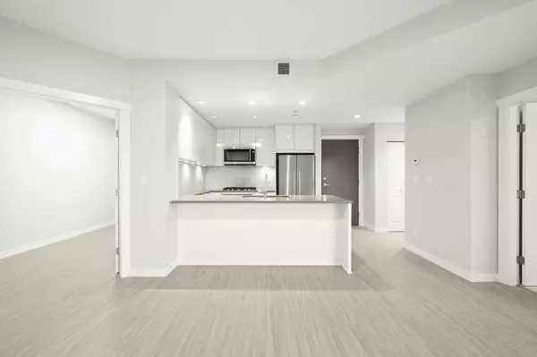 2632 Library LN #301, North Vancouver, BC V7J 0B8