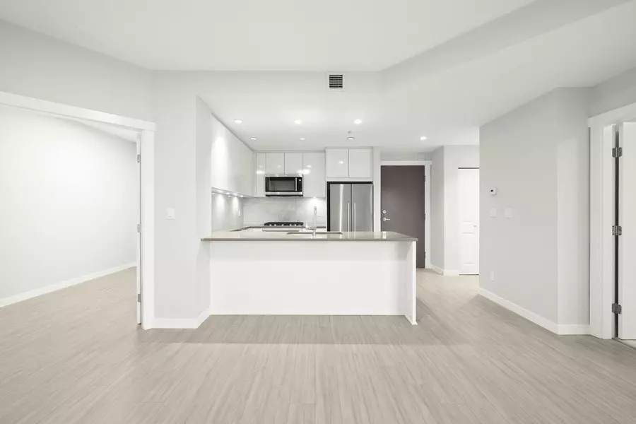 2632 Library LN #301, North Vancouver, BC V7J 0B8