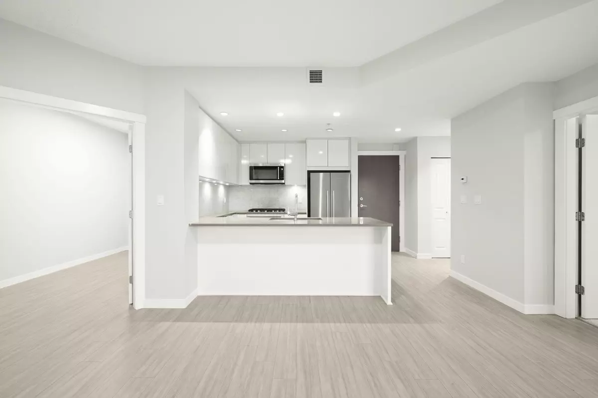 North Vancouver, BC V7J 0B8,2632 Library LN #301