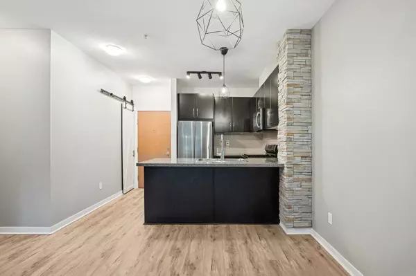 Port Moody, BC V3H 5C6,701 Klahanie DR #103