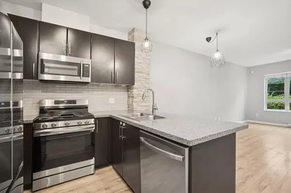 Port Moody, BC V3H 5C6,701 Klahanie DR #103