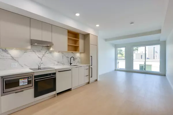 North Vancouver, BC V7L 0K1,422 E 3rd ST #564