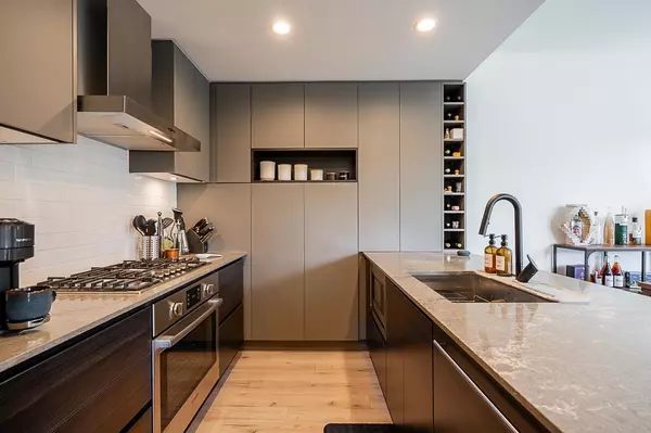 Port Moody, BC V3H 0M9,55 Klahanie DR #435