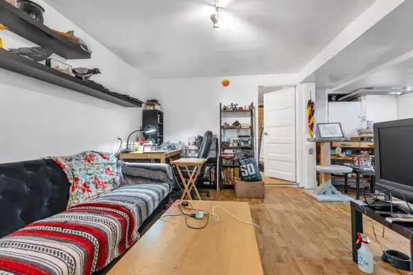 Vancouver, BC V5N 1B1,1836 E 1st AVE