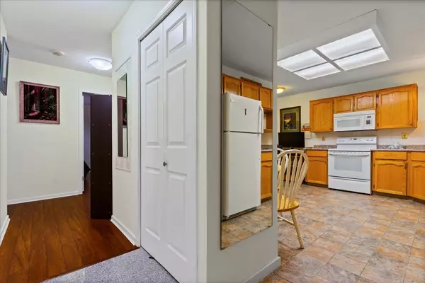 Abbotsford, BC V2S 6Y2,33030 George Ferguson WAY #113