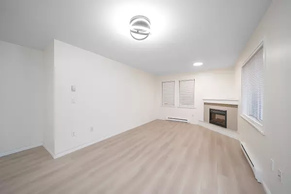 Burnaby, BC V3N 1K7,7128 17th AVE #03