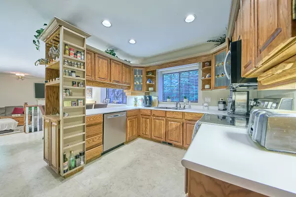 Maple Ridge, BC V2X 8W3,12235 Norfolk PL