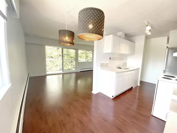 Richmond, BC V7A 2E5,8020 Ryan RD #301