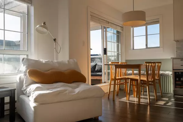 1950 E 11 AVE #305 Vancouver, BC V5N 1Z2