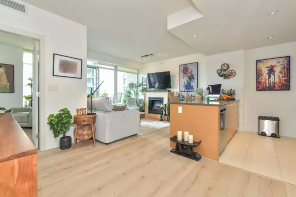 White Rock, BC V4B 0A3,15152 Russell AVE #1207