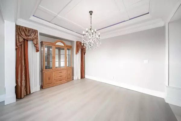 Surrey, BC V3T 1R1,14065 102a AVE