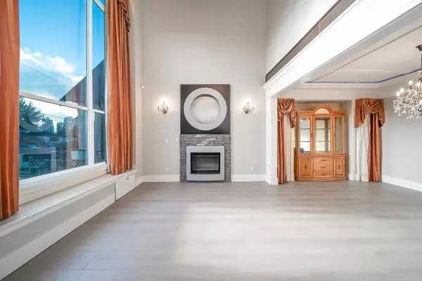 Surrey, BC V3T 1R1,14065 102a AVE