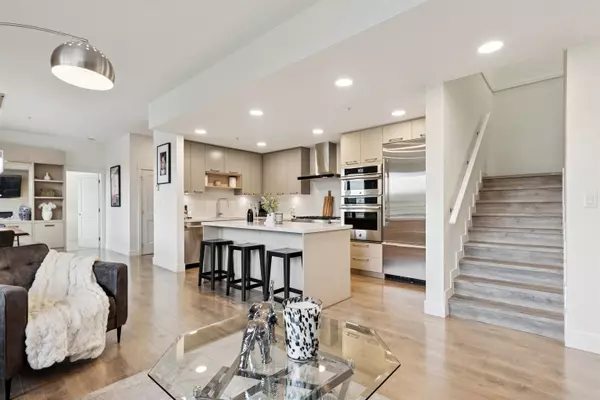 Surrey, BC V4B 0B7,14022 North Bluff RD #501