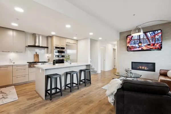 14022 North Bluff RD #501, Surrey, BC V4B 0B7