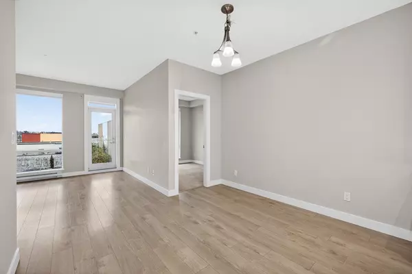 Burnaby, BC V5C 0L3,1728 Gilmore AVE #303