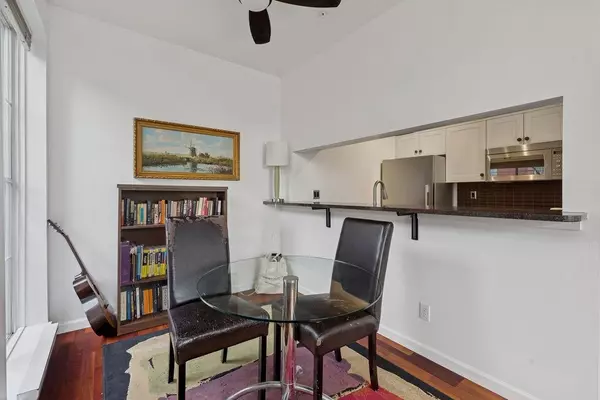 Vancouver, BC V6G 1N2,1928 Nelson ST #308