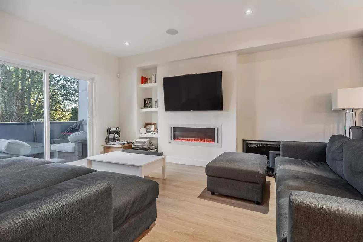 Surrey, BC V4A 0C6,1670 160 ST #13