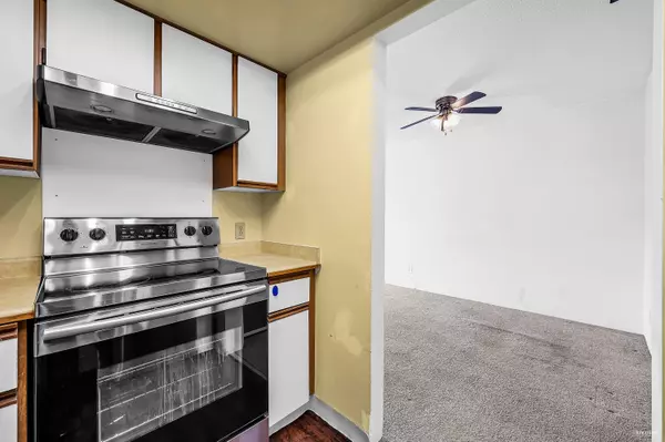 New Westminster, BC V3M 1N2,812 Milton ST #108