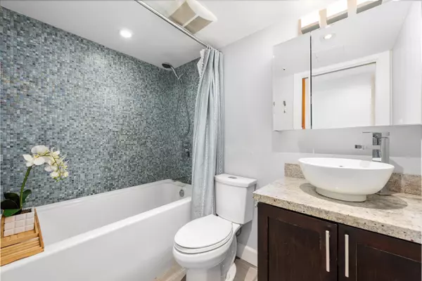 2988 Alder ST #206 Vancouver, BC V6H 4C3