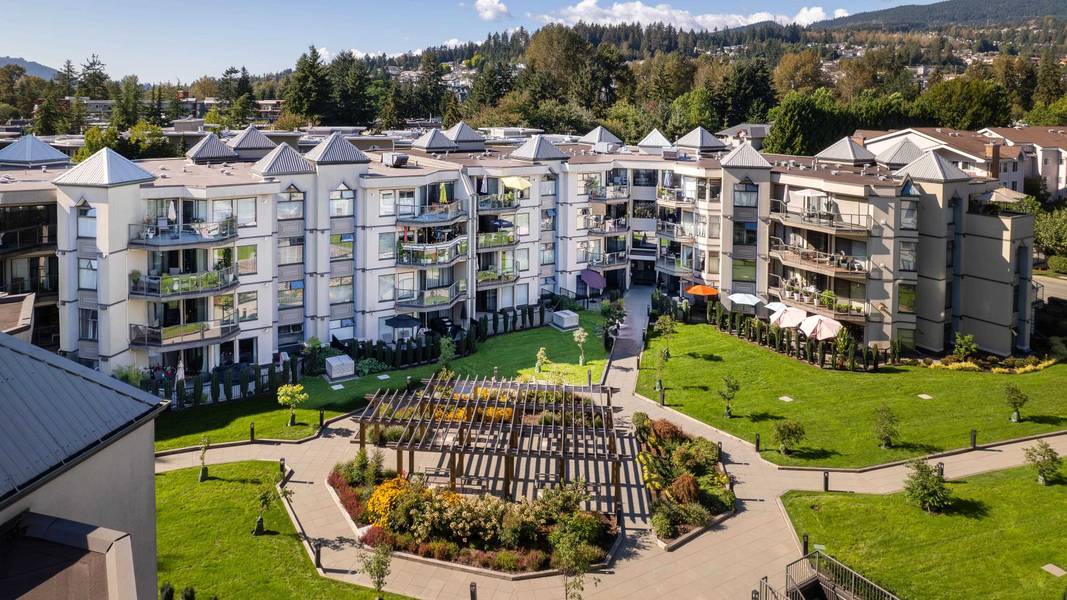 2968 Burlington DR #302, Coquitlam, BC V3B 7N4