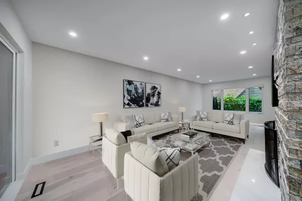 North Vancouver, BC V7K 2Y5,867 Frederick RD