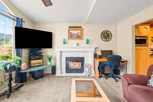 Coquitlam, BC V3E 2X8,3302 Robson DR