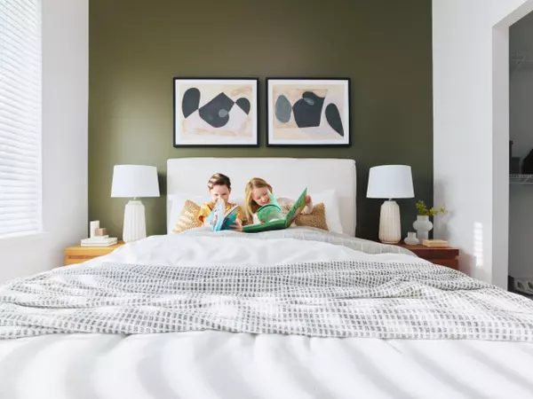 Surrey, BC V0V 0V0,15730 Fraser HWY #211