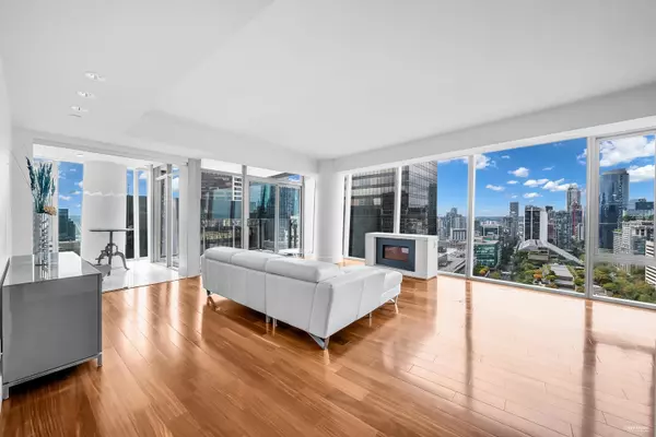 Vancouver, BC V6C 0B5,667 Howe ST #2405