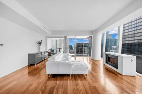 Vancouver, BC V6C 0B5,667 Howe ST #2405