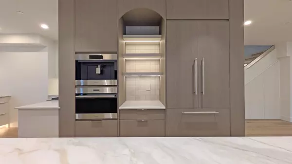 Vancouver, BC V6M 1A3,1139 W 33rd AVE