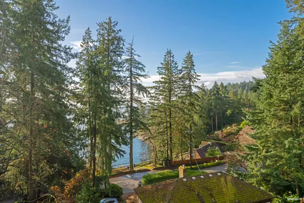 West Vancouver, BC V7W 1C8,4437 Piccadilly North