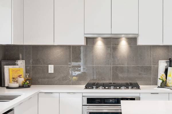 629 Cottonwood AVE #609, Coquitlam, BC V3J 0S5