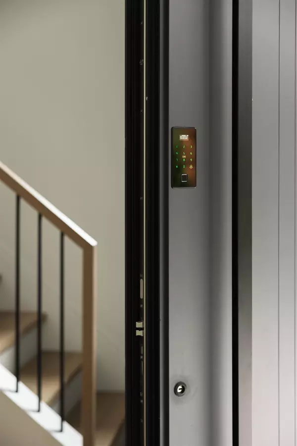 Vancouver, BC V6M 1A2,1183 W 33rd AVE