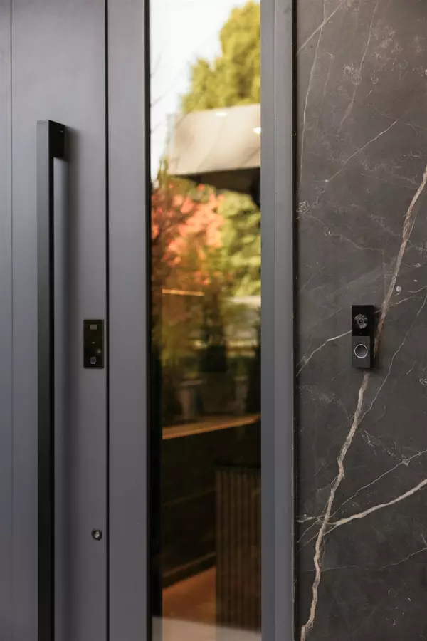 Vancouver, BC V6M 1A2,1183 W 33rd AVE