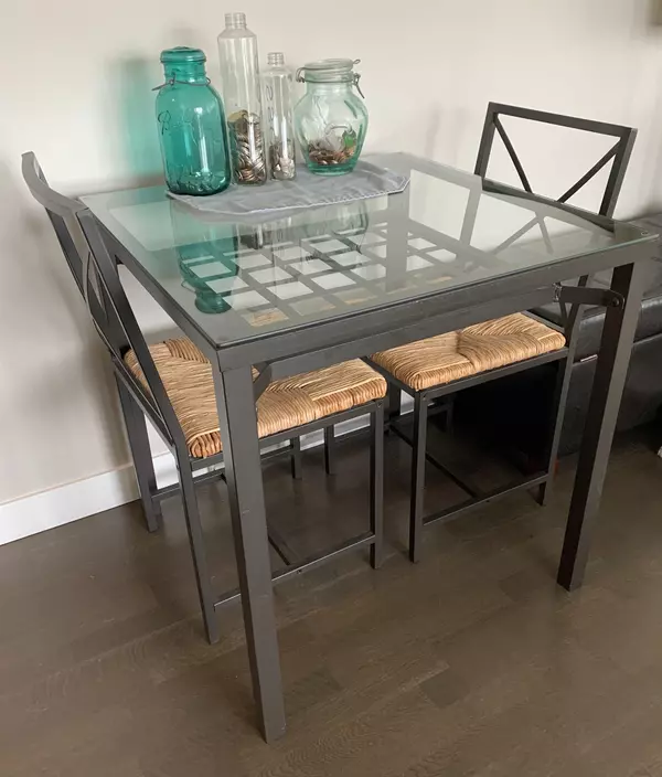 White Rock, BC V4B 0A9,1455 George ST