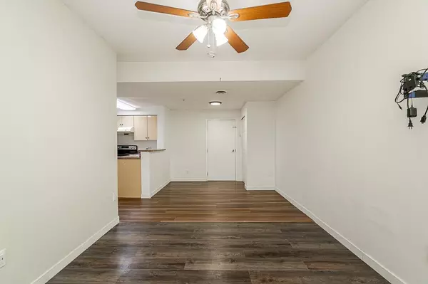 Surrey, BC V3W 4B8,9278 120 #210