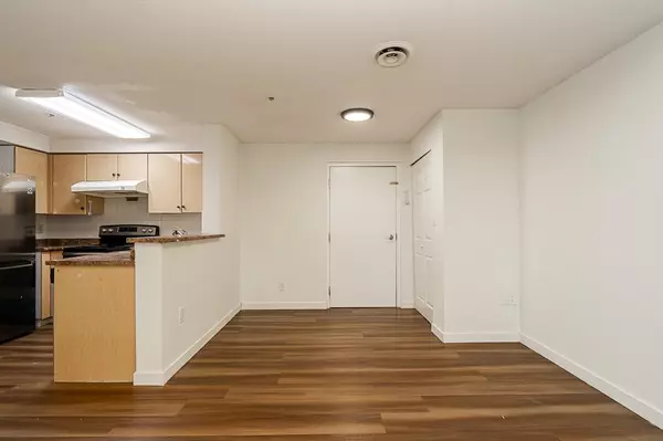 Surrey, BC V3W 4B8,9278 120 #210