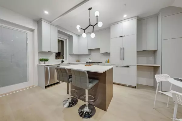 Vancouver, BC V6P 3P4,6730 Heather ST #3