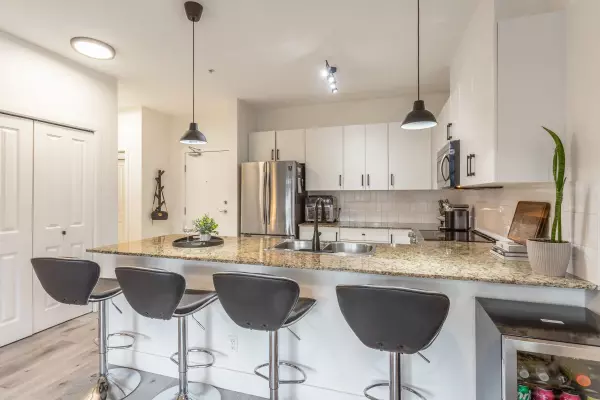 Surrey, BC V3R 0B4,15385 101a AVE #102