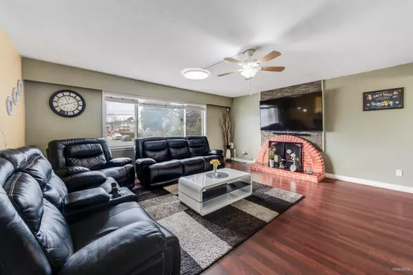 13553 84 AVE, Surrey, BC V3W 3H3