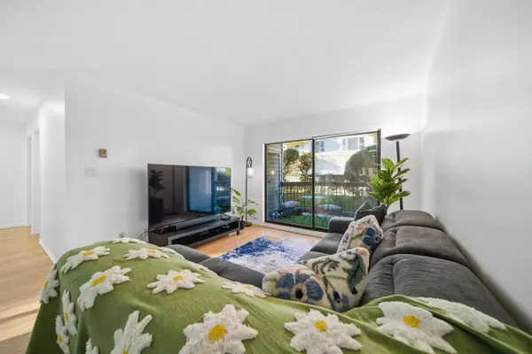 White Rock, BC V4B 2L8,15290 Thrift AVE #104