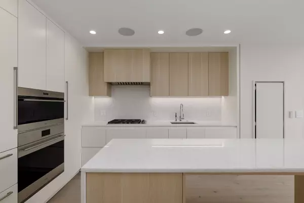 Vancouver, BC V6P 0J8,7433 Cambie ST #2401