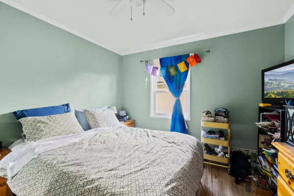 New Westminster, BC V3L 3Z1,570 Colby ST