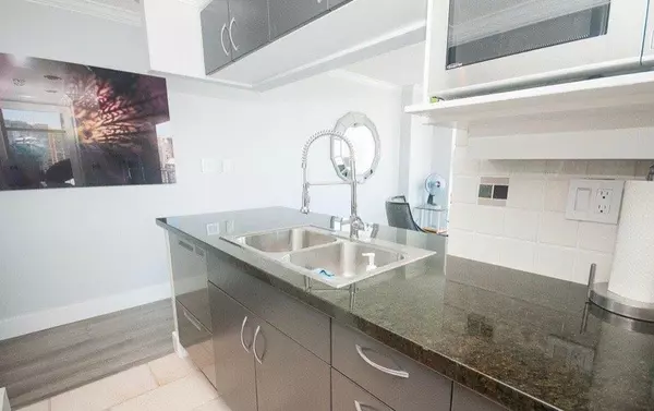 Vancouver, BC V6B 2T4,1199 Marinaside CRES #2206