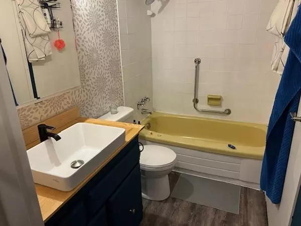 Maple Ridge, BC V2X 8H1,12170 222 ST #218