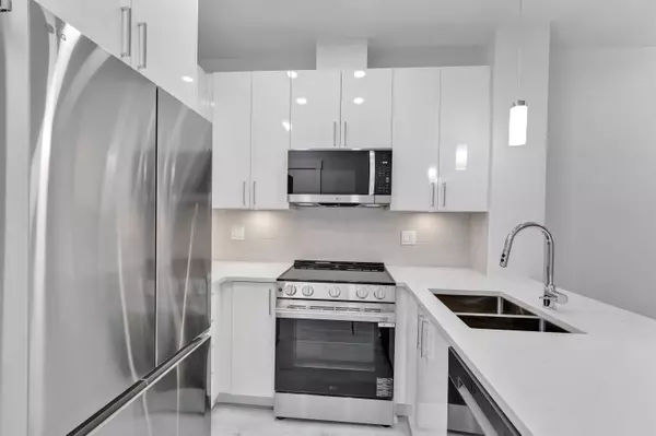 Abbotsford, BC V0V 0V0,33886 Pine ST #401