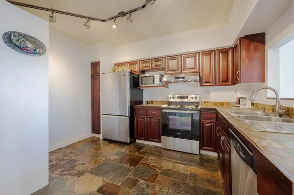 Coquitlam, BC V3B 7L2,1180 Pinetree WAY #PH1