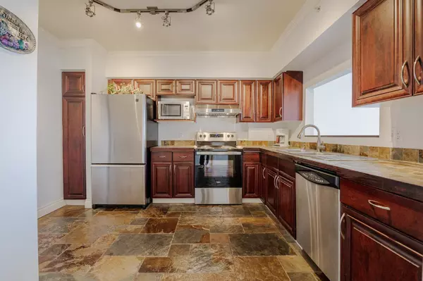 Coquitlam, BC V3B 7L2,1180 Pinetree WAY #PH1