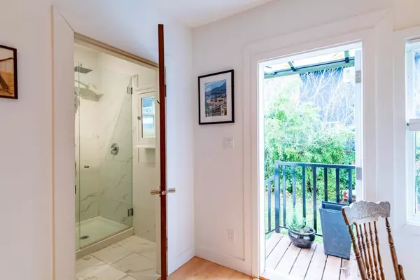 2238 Stephens ST Vancouver, BC V6K 3W6